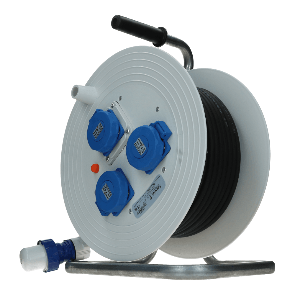 CEE haspel schuko naar 3xSchuko IP67 25meter