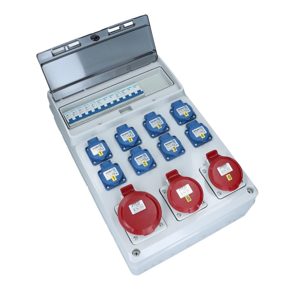 Wandverdeelkast IP44 1x CEE 32A 5p beveiligd: 2x16A 5p 8x schuko per 2