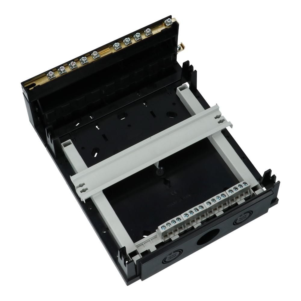 Ledige groepenkast 1x12 modules met verhoogd met buisinvoer