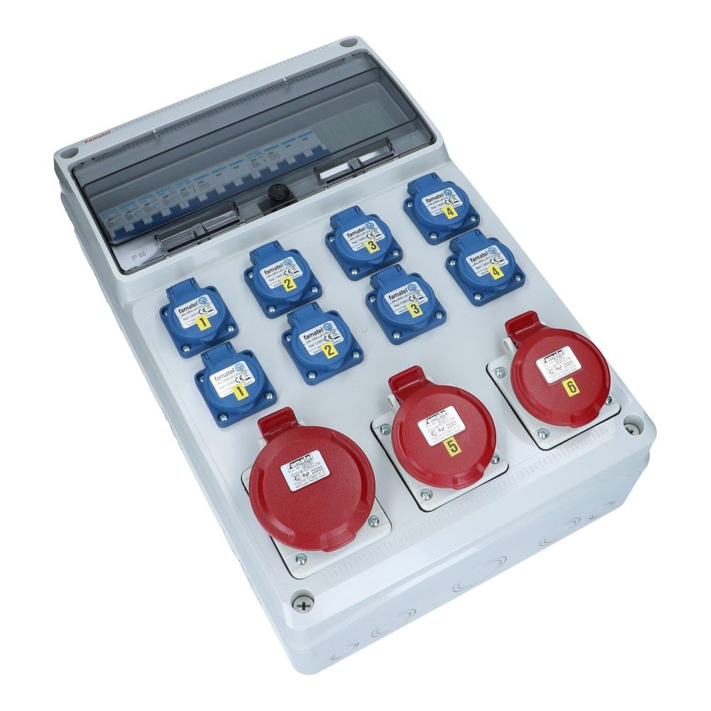 Wandverdeelkast IP44 1x CEE 32A 5p beveiligd: 2x16A 5p 8x schuko per 2